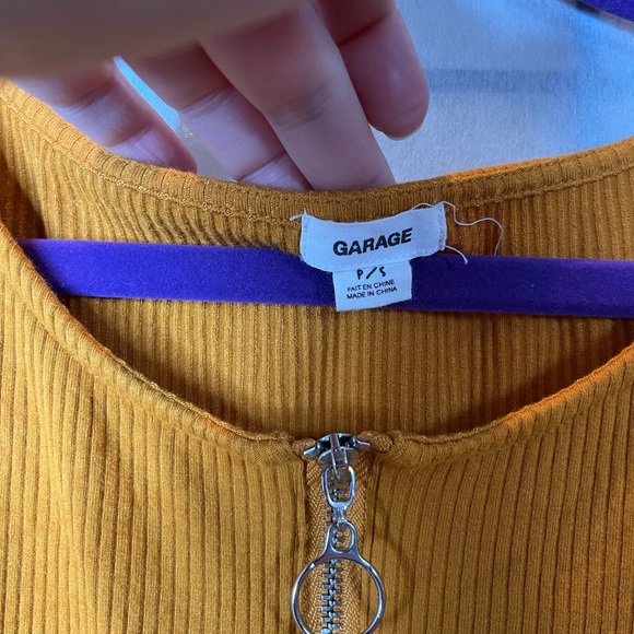 Garage ribbed, zippered top in goldenrod - Picture 2 of 4